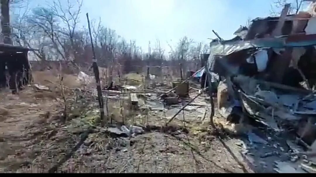 Обстрелянный пограничный пункт. Обстрелы на границе с Украиной. Разрушенный пограничный пост.