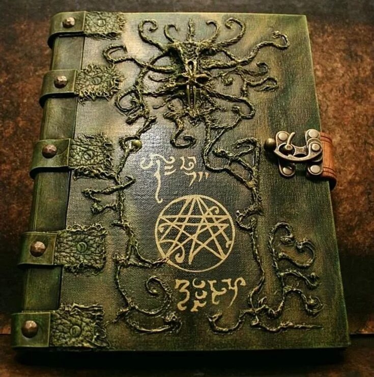 Провиденс некрономикон. Ведьмовский гримуар. Некромант рисунок. Дневник некроманта. Лавкрафт некрономикон.