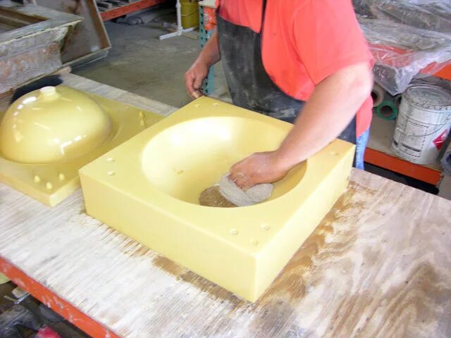 Мелкосерийное литье пластика. Силиконовые формы для бетонных изделий. 98 кг). Упаковка гипсовых изделий. Формовочный силикон для отливки форм.