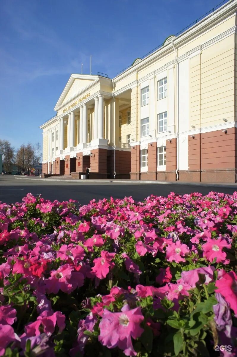 Орджоникидзе 33а. Дом дружбы народов Ижевск. Дом дружбы народов Ижевск фото. Орджоникидзе 33а Ижевск. Зал дружбы народов Ижевск.