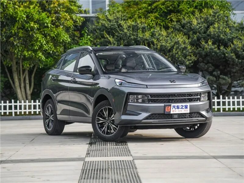 Кроссовер JAC JS6 вышел на российский рынок: объявлены цены - Авторевю
