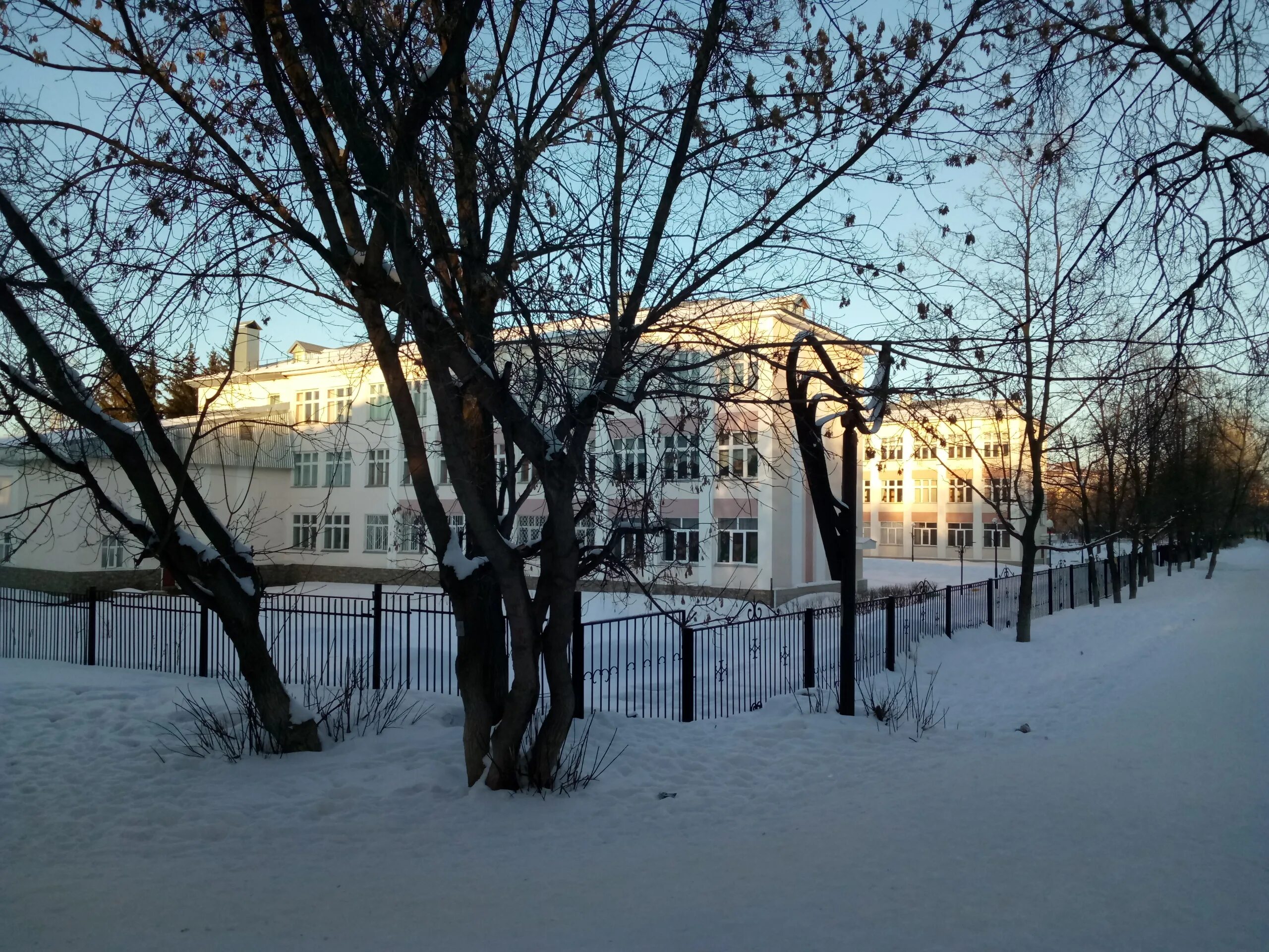 Лениногорск. Школа 7 лениногорск. Школы города лениногорска. Гимназия 11 лениногорск. 4 школа лениногорск.