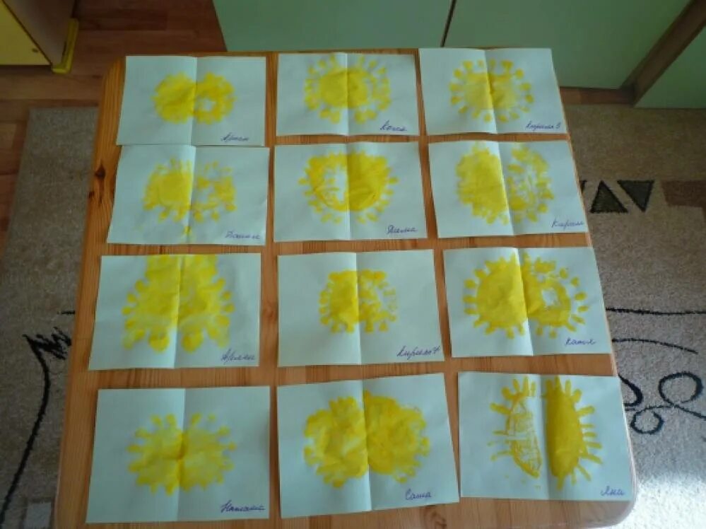 Рисование в первой младшей группе солнышко. Нетрадиционное рисование в младшей группе солнышко. Солнце нетрадиционное рисование. Солнышко в нетрадиционной технике рисования. Рисование солнце средняя группа.
