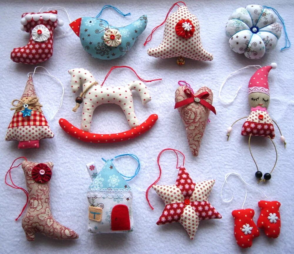 Елочные игрушки из ткани. Текстильные новогодние игрушки. Новогодние игрушки своими руками. Елочная игрушка своими руками