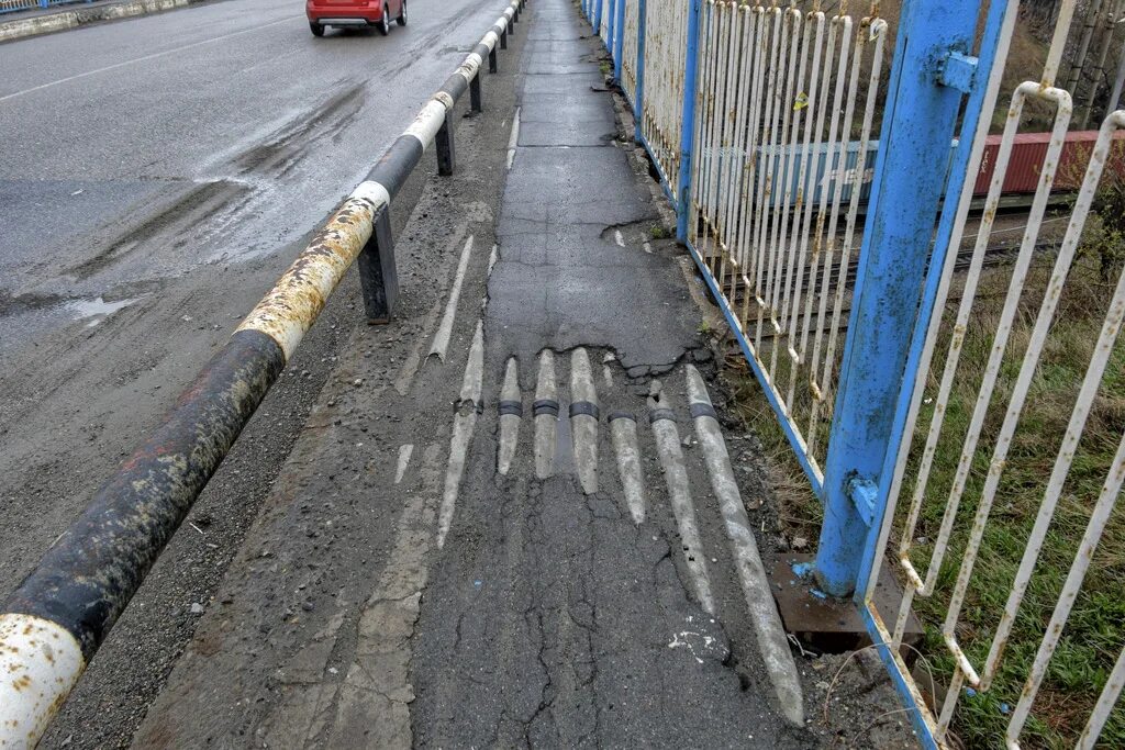 Казанский мост Владивосток. Рудневский мост Владивосток. Пешеходный мост в Казани. Казанский мост Владивосток история. Рудневский мост