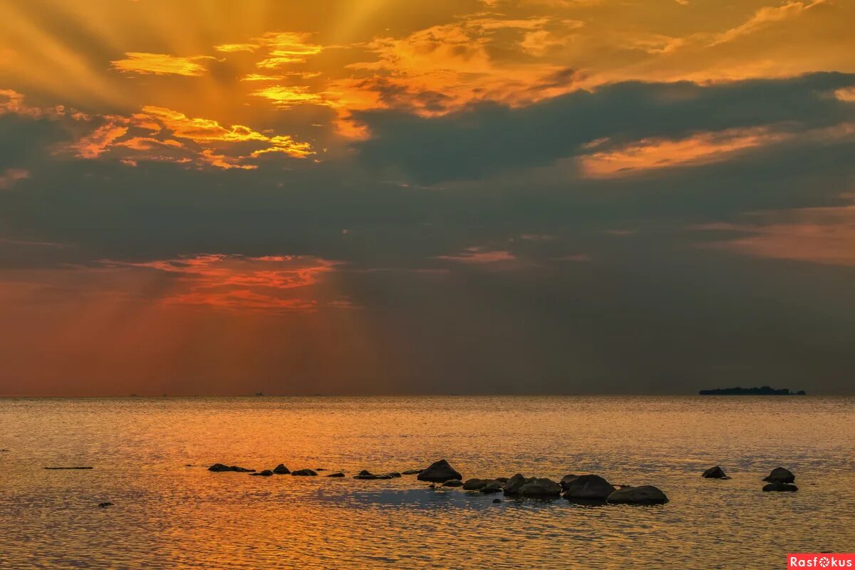 небо рассвет. красивый закат солнца. следующий закат. следующий закат. закат воронеж город.