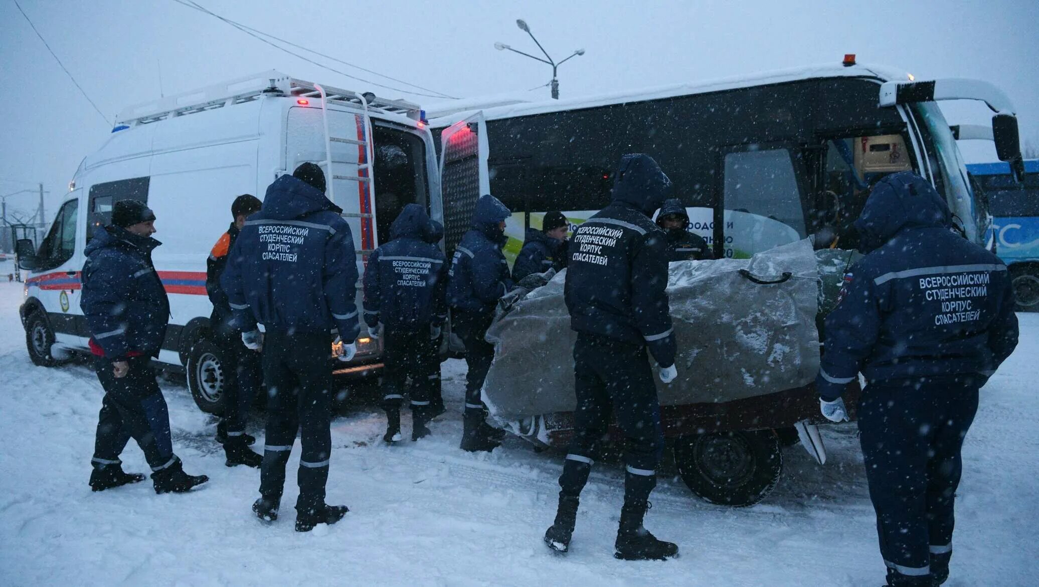 Трагедия на шахте Листвяжная 2021. Трагедия в Кузбассе Листвяжная. Кузбасс трагедия на шахте. Нашли ли 13 горняков