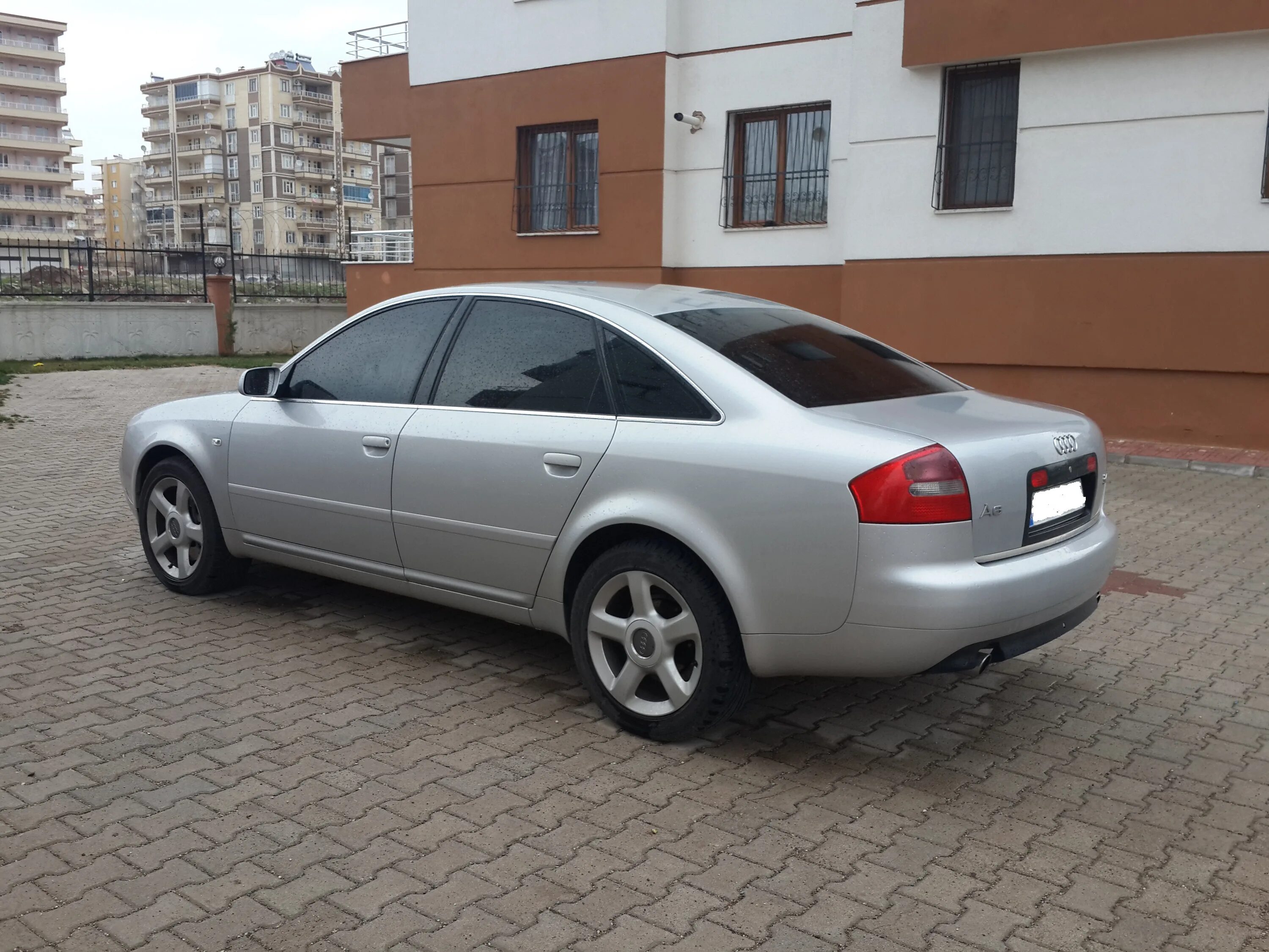 200 20 а 6 60. Ауди а6 2004. Audi a6 2004 серая. Audi a6 c6 1j0972977 серый 32 контакта. Коллаж Audi a6 2004 года и Mercedes е-класс 2004 года.