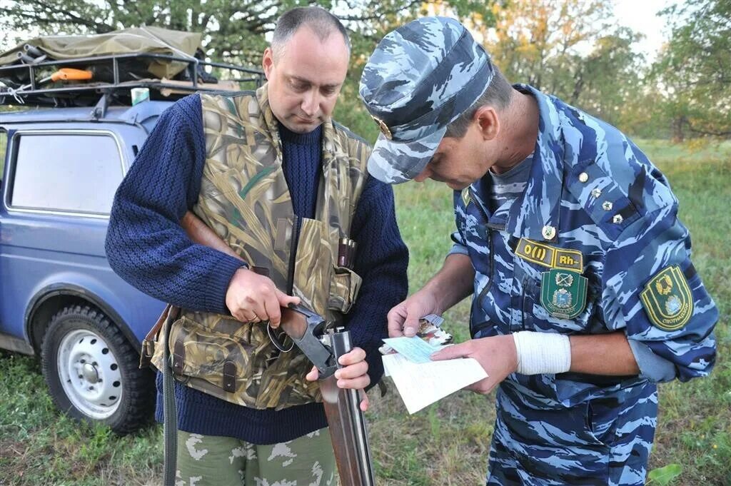 Инспектор охотхозяйства. Адуев максим охотинспектор. Охот инспектор. Государственный охотничий инспектор. Охотовед.