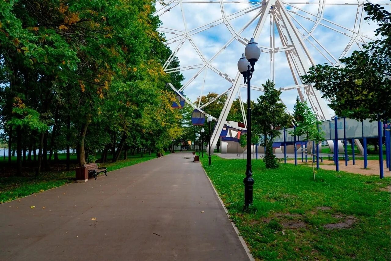 Рыбинск парк аттракционов ярославская область. Рыбинск парк аттракционов ярославская область. Карусели сквер рыбинск. Парк горького пермь аттракционы емеля. Дмитровский парк рыбинск.