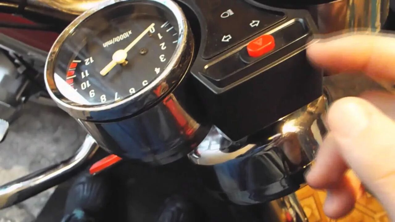 Выключатель аварийной сигнализации на мотоцикл альфа. Аварийка на мопед альфа. Реле поворотников мопед альфа схема. Схема подключения реле поворотов мопеда альфа. Аварийка на мопед альфа.