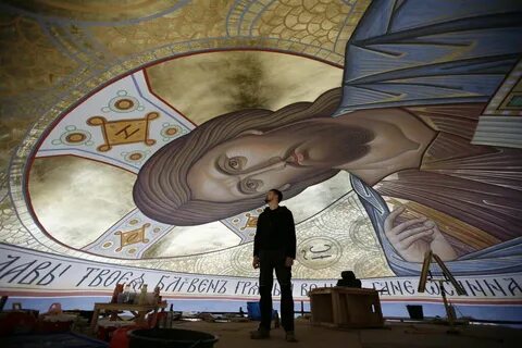 Художник расписывал