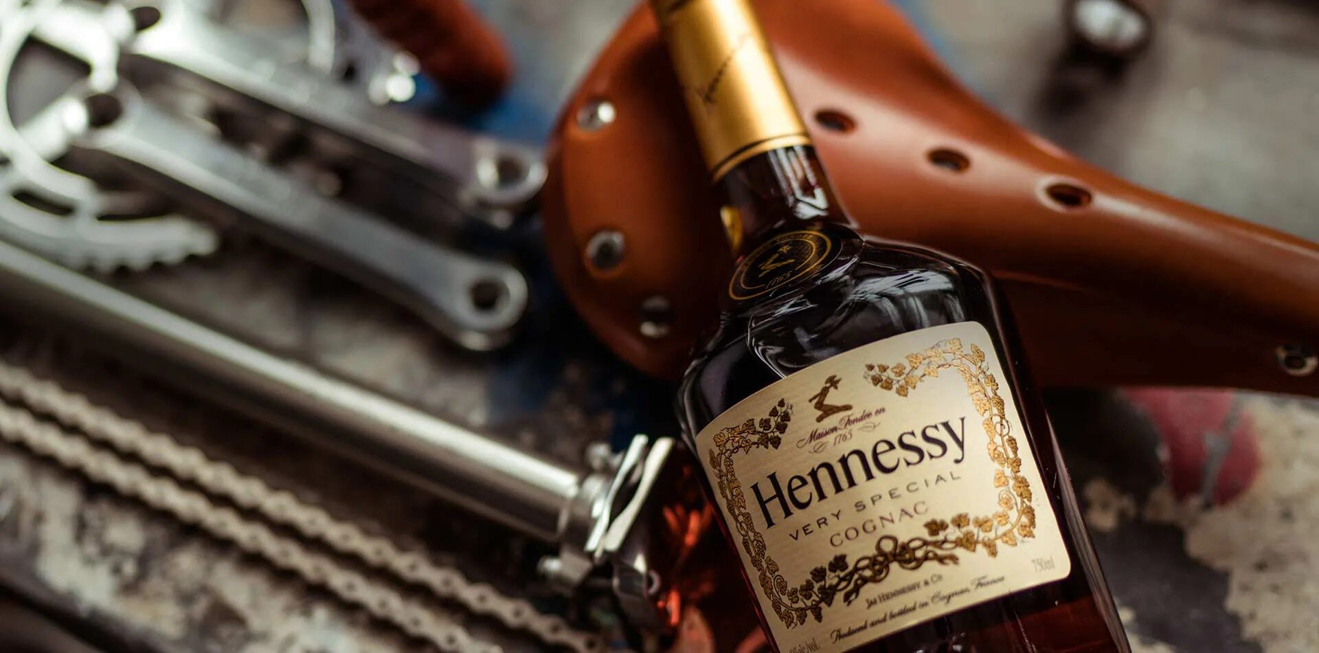 Изобретатель коньяка. Коньяк henri iv dudognon heritage. Бизнесмен ричард хеннесси. Технология производства коньяка. Изобретатель коньяка.