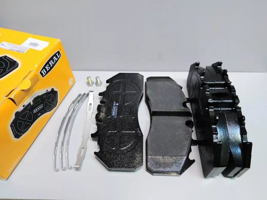 Тормозные колодки вольво фн12. Колодки вольво фш. Колодки тормозные вольво fh12 передние. Колодки тормозные вольво фш 12. Колодки тормозные вольво fh12.