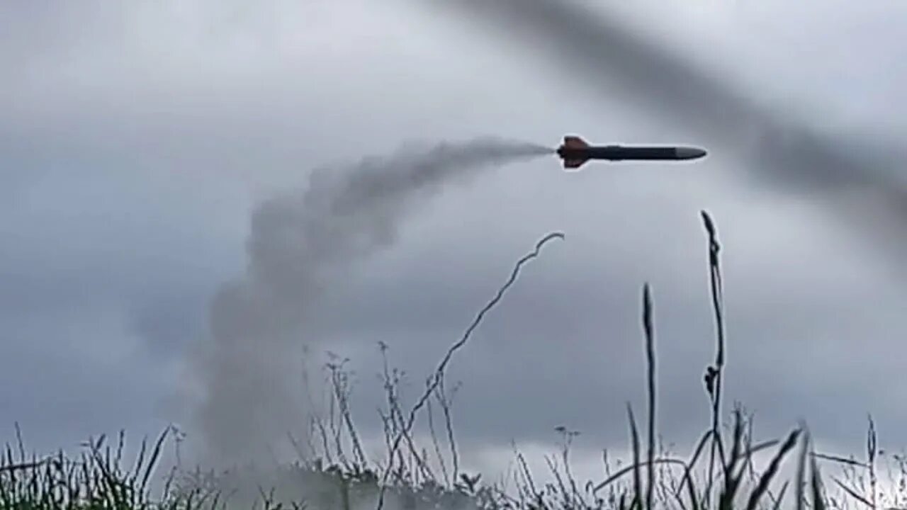 Прилетела ракета. Рк-360мц «нептун». Ракета спейс икс. Ракета старт. Ракета.