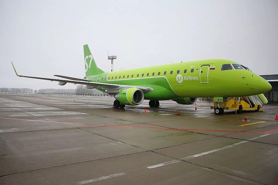 Embraer 170 s7. Embraer e170 s7. Embraer e 170. Эмбраер 170 с7. Эмбраер-170 s7 внутри.