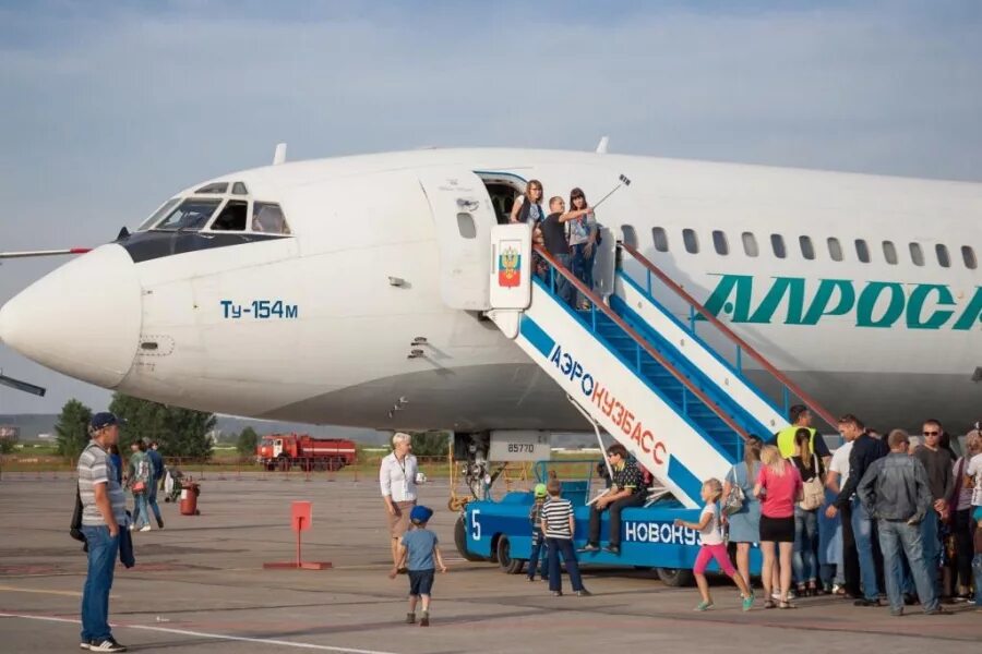 Самолет новокузнецк. Самолёт Новокузнецк-Красноярск. Самолет Новокузнецк Красноярск эк105. Самолет Новокузнецк Уральские. Марка самолета Новокузнецк Красноярск.