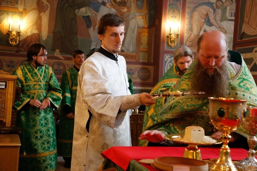 орарь дьякона. иподьякон святейшего патриарха антогий кордишенко. рукоположение иоанна охлобыстина. рукоположение в диакона. рукоположение в дьяконы.