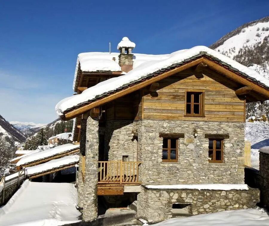 Дом в альпах. Альпийские деревни в швейцарии. Шале франция альпы фахверки. Гринденвальд швейцария шале. Горнолыжный курорт франция куршевель шале.