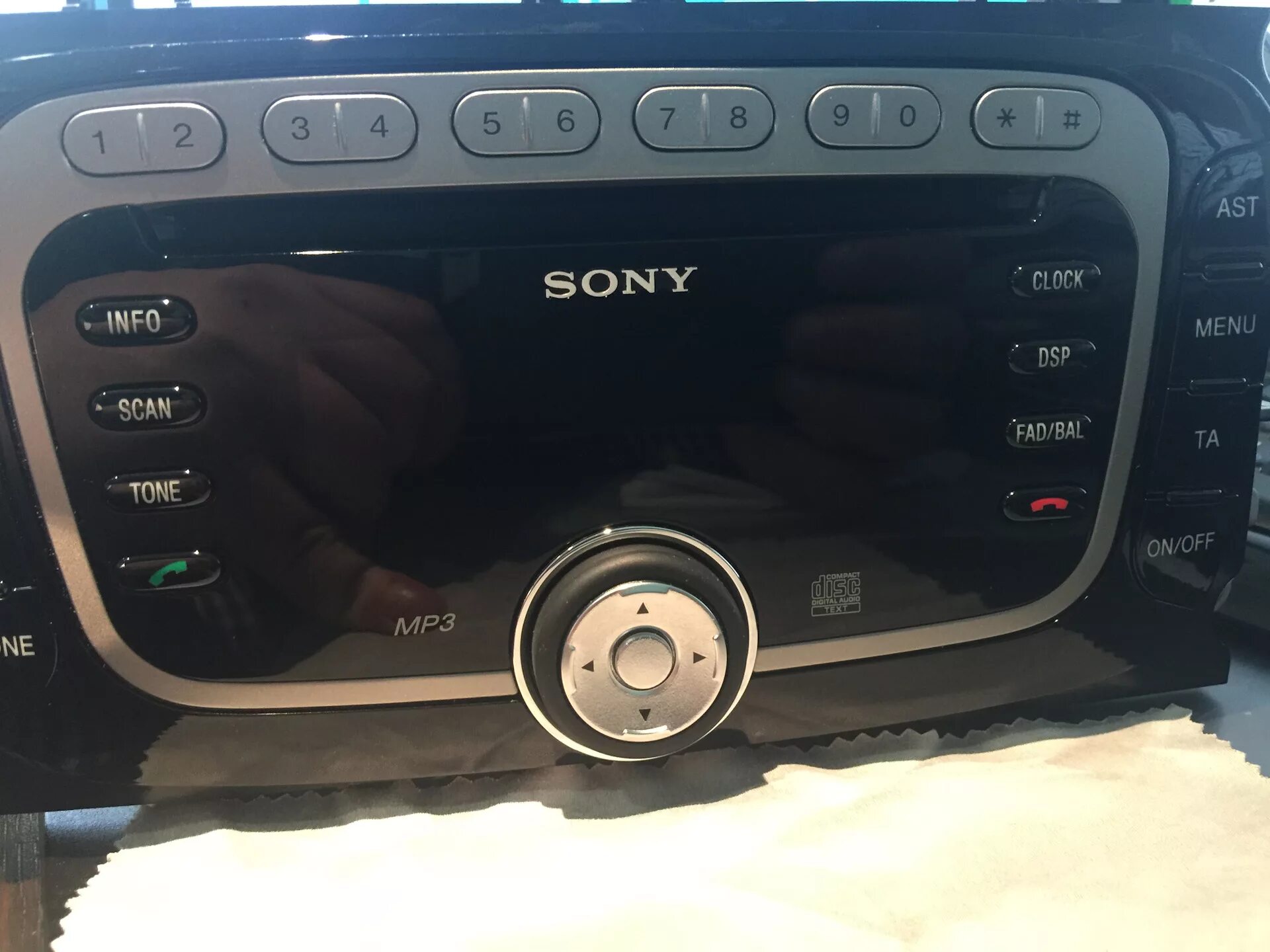 Sony ford mondeo. Мондео 4 рестайлинг магнитола sony. ченжером на 6 дисков для магнитолы сони для форда.