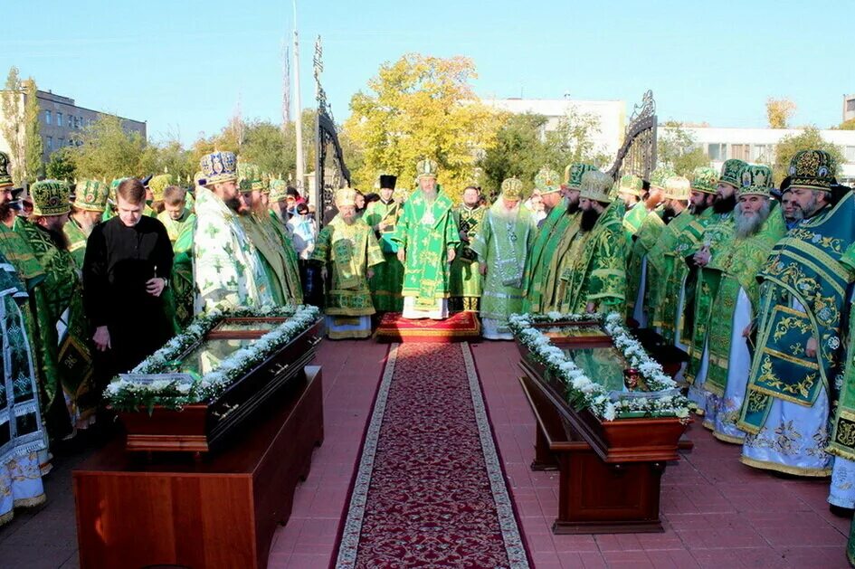 Как прославляют святых