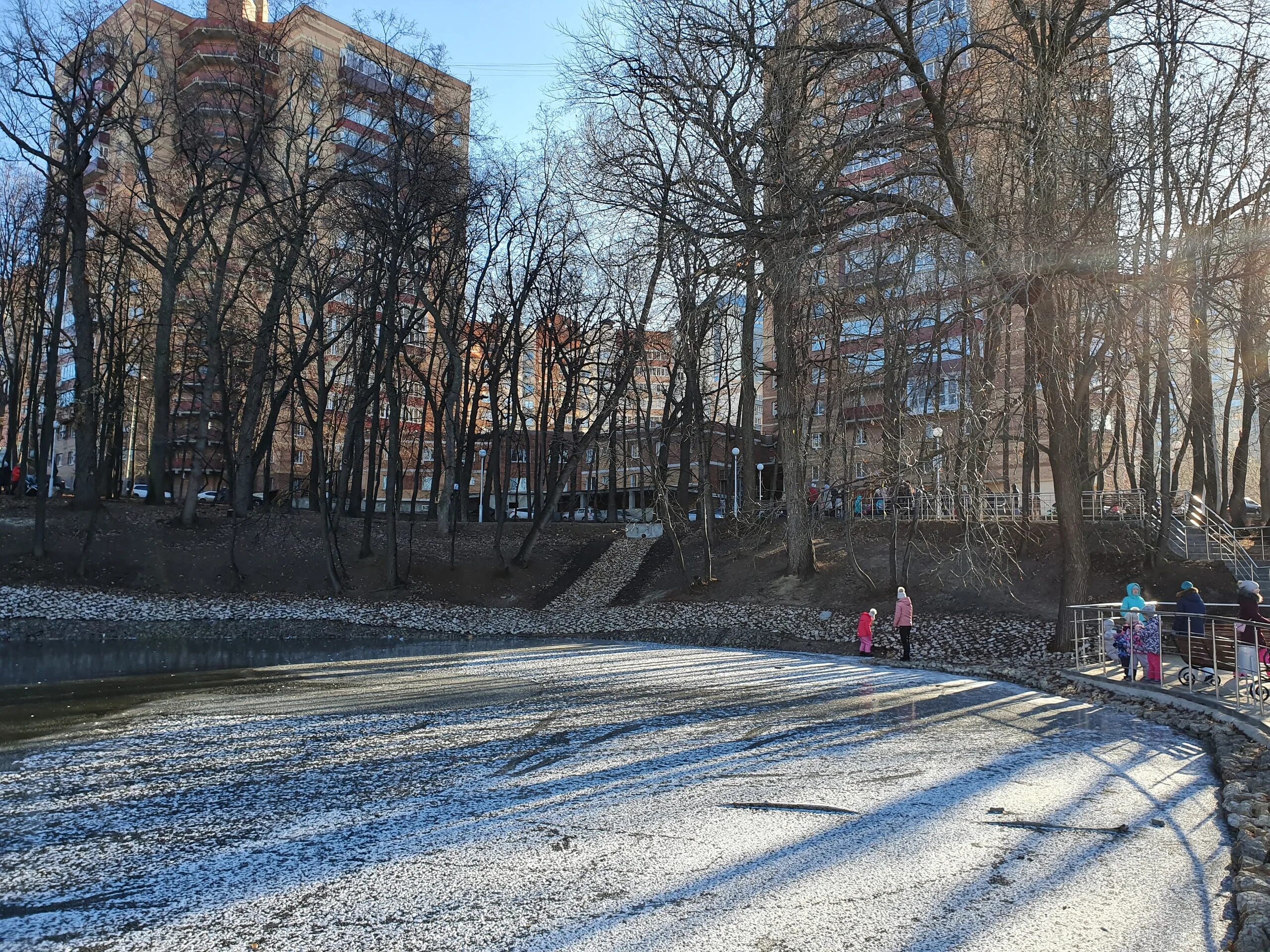 Озеро леснуха самара. Сквер Леснуха Самара. Озеро Леснуха Самара 5. Озеро на 5 просеке Самара. Сквер Леснуха озеро Самара.