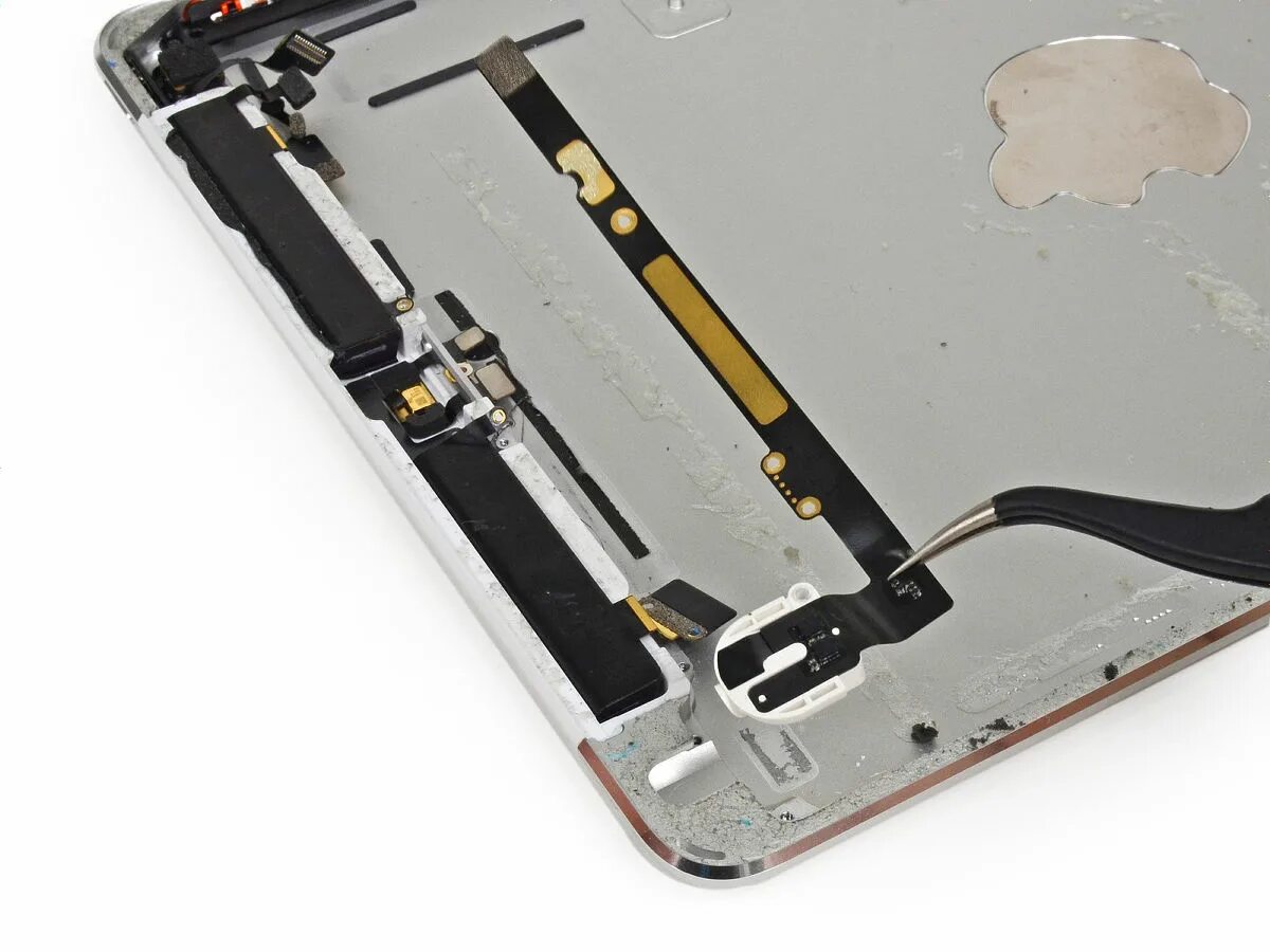 Как разобрать аир. Ipad air 2 разбор. ipad air 1 в разборе. ipad air 2025 разобрать. ipad air разобран.