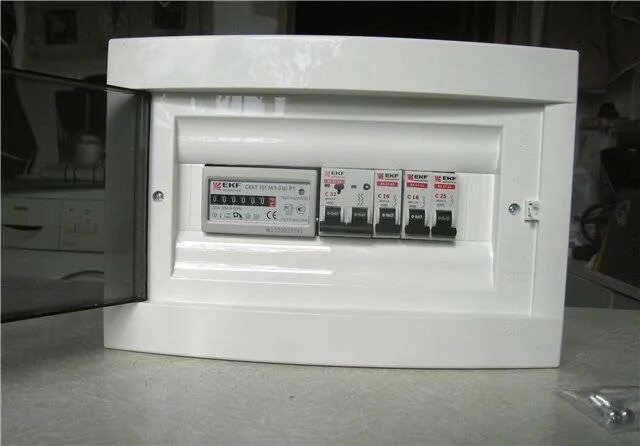 Распределительный щит для 12 автоматов iek. Встраиваемый щиток на 6 модулей размеры. Коробка на 8 автоматов. Lezard щрв-п-12 бокс. Щит viko для 12 автоматов.