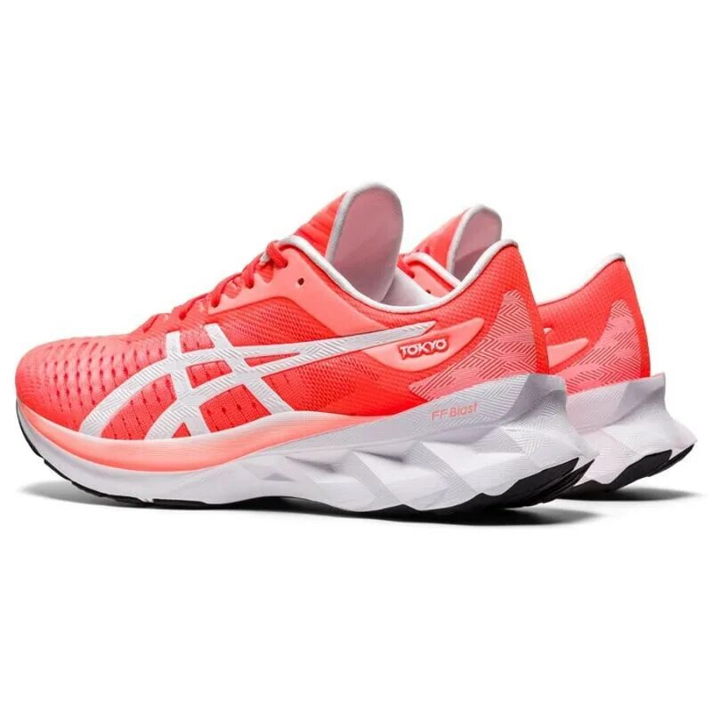 Asics кроссовки novablast. Кроссовки ASICS Novablast Tokyo. Novablast 2 асикс женские. Кроссовки асикс FF Blast. ASICS FF Blast Novablast.