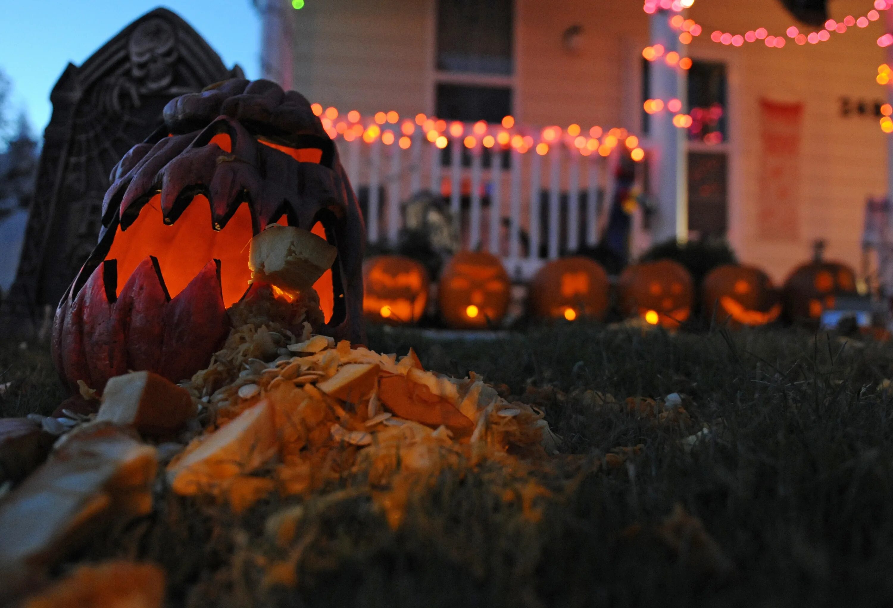 Фото хелуина. Helloween в Америке. Хэллоуин в Америке Эстетика. Украшение города к Хэллоуину. Хэллоуин улица Америка.