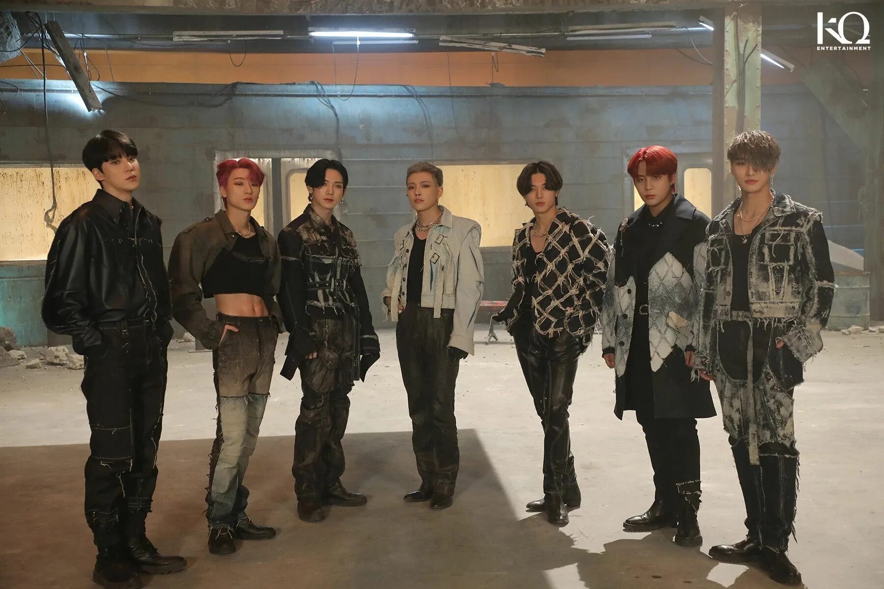 Ateez crescent part 2. Ateez fireworks. fireworks ateez хонджун. сан ateez fireworks. ateez(에이티즈).