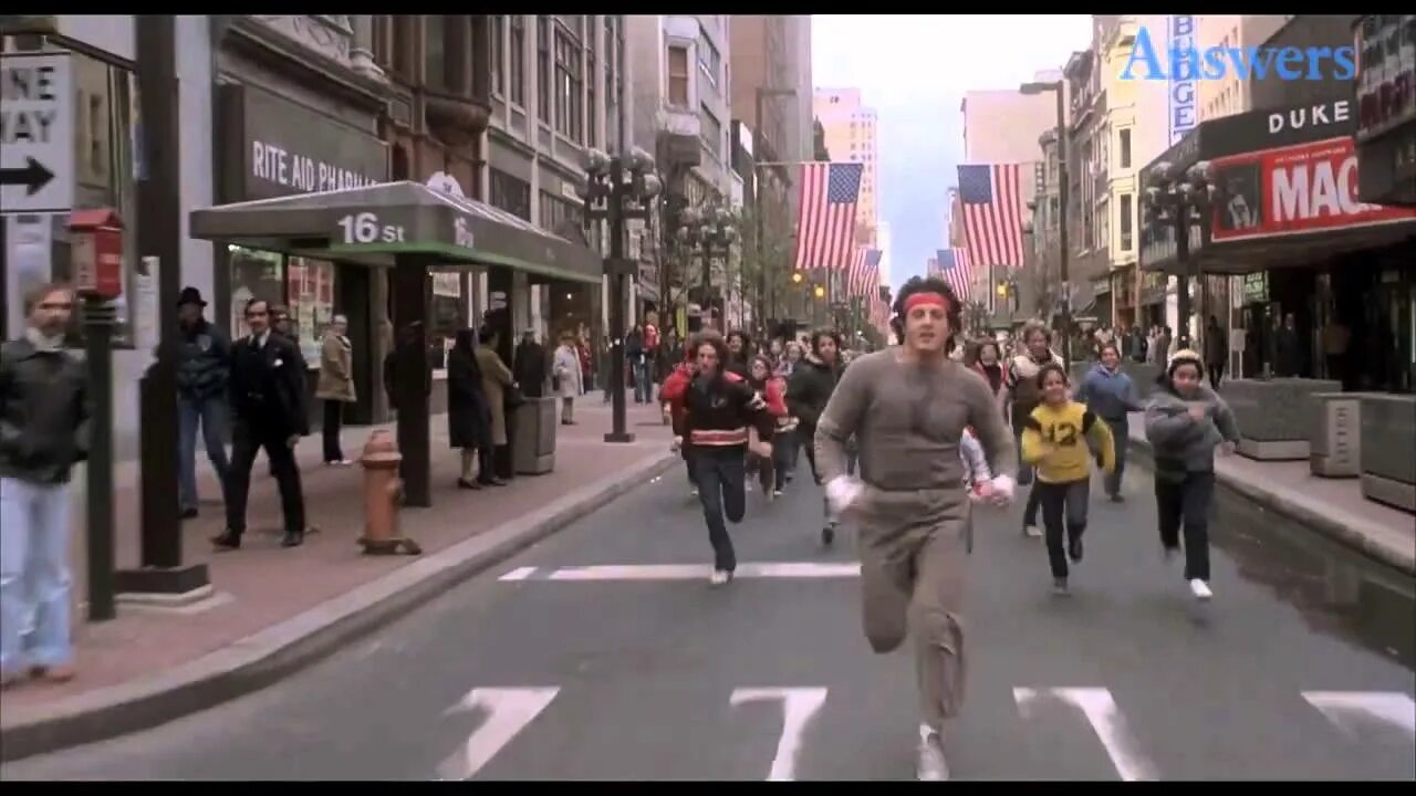 Рокки пробежка. Рокки на пробежке. rocky run.