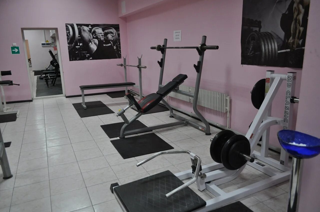 Зал атлет василеостровская. Силач тренажёрный зал арзамас. Атлет зал зевс петропавловск камчатский. Зал атлет махачкала. Атлет новочебоксарск тренажерный зал.