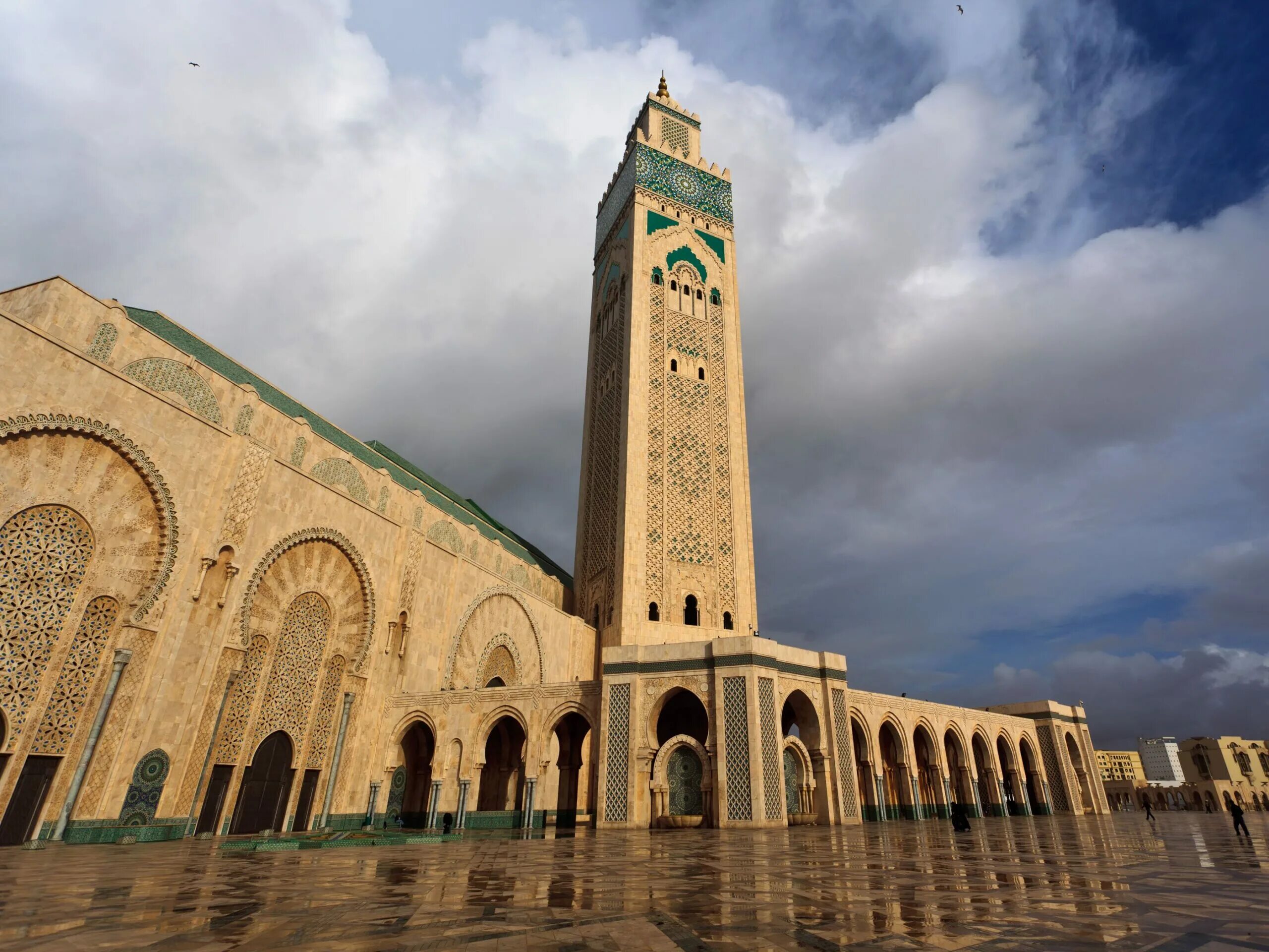 Город касабланка. Мечеть Хасана II Марокко. Мечеть в Касабланке Марокко. Великая мечеть Хассана II, Касабланка. Великая мечеть Хасана второго, Касабланка, Марокко.