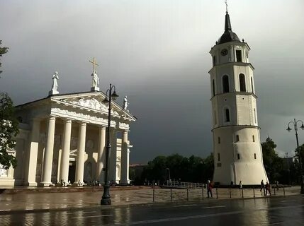 Кафедральная площадь 2