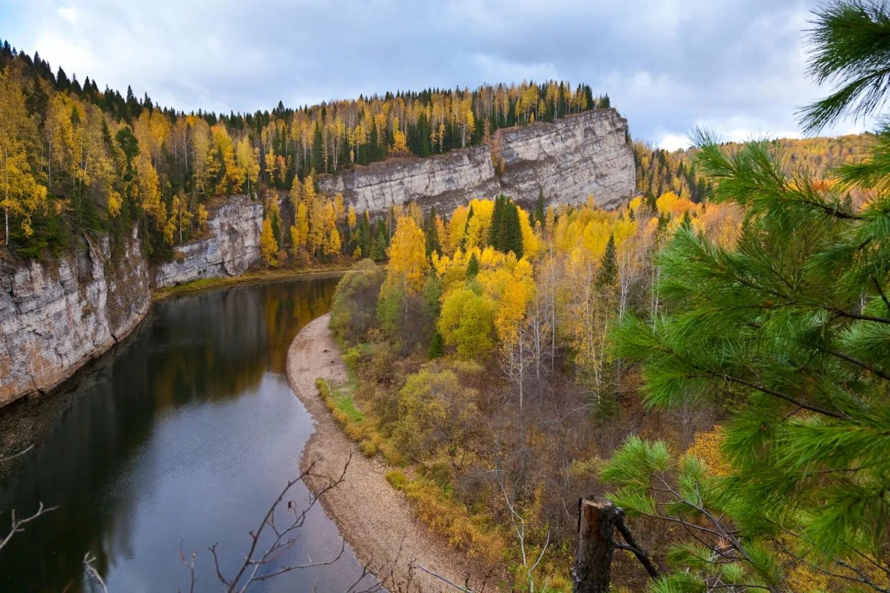 Какая природа в пермском крае. Река Усьва Пермский край. Урал река Усьва. Река Усьва в Перми. Усьва Пермский край горы.