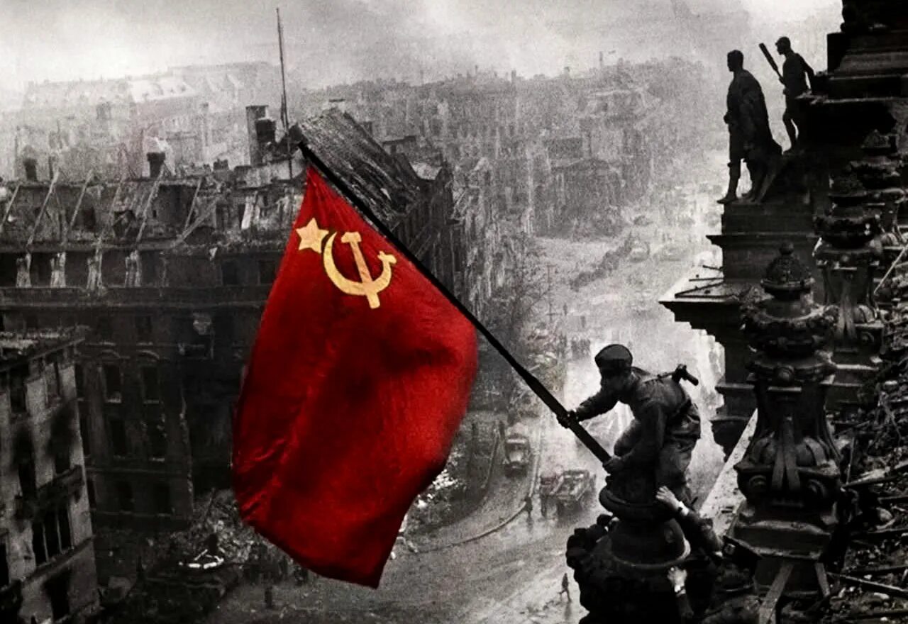 Знамена великой победы. Красное знамя над рейхстагом. красный флаг над рейхстагом. знаме победы над рейгст.