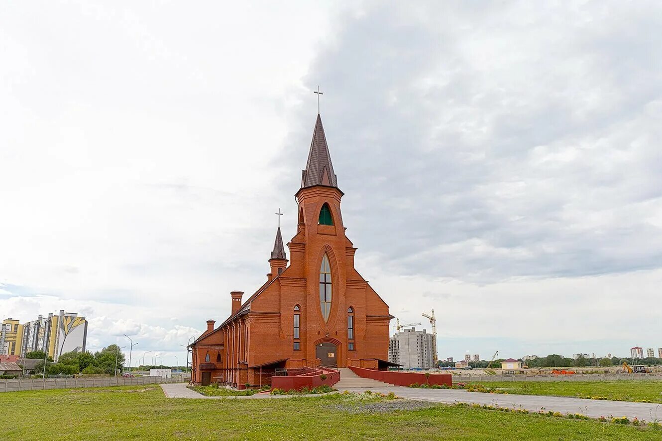 Церковь воздвижения святого креста (лида). Костел брест. Церковь святого иосифа в беларуси фото. Крестовоздвиженский костел в бресте. Брест костел.