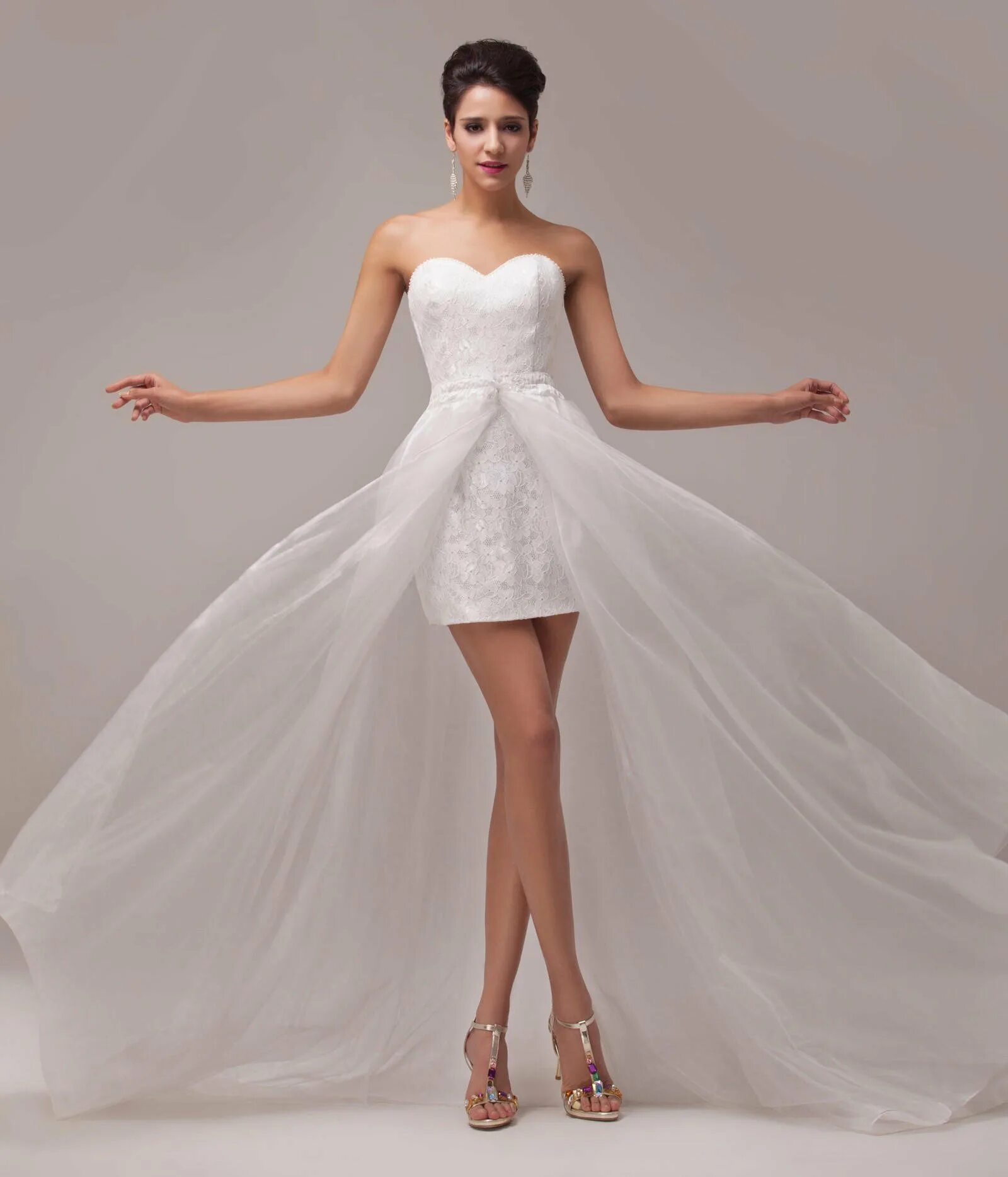 Свадебное платькороткое. Платье со шлейфом. Свадебные платья короткие со шлейфом. Модные свадебные платья. Короткое свадебное платье со шлейфом.