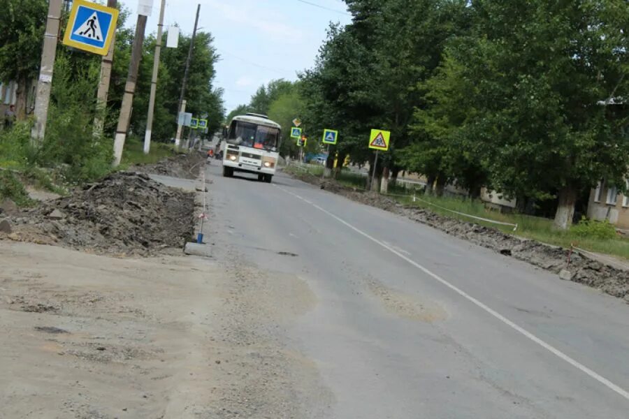 Погода в красногорске челябинская область еманжелинский. Красногорский Еманжелинский район. Еманжелинск улица Победы. Дорога по Красногорской улице. Красногорский Еманжелинский район 2008.