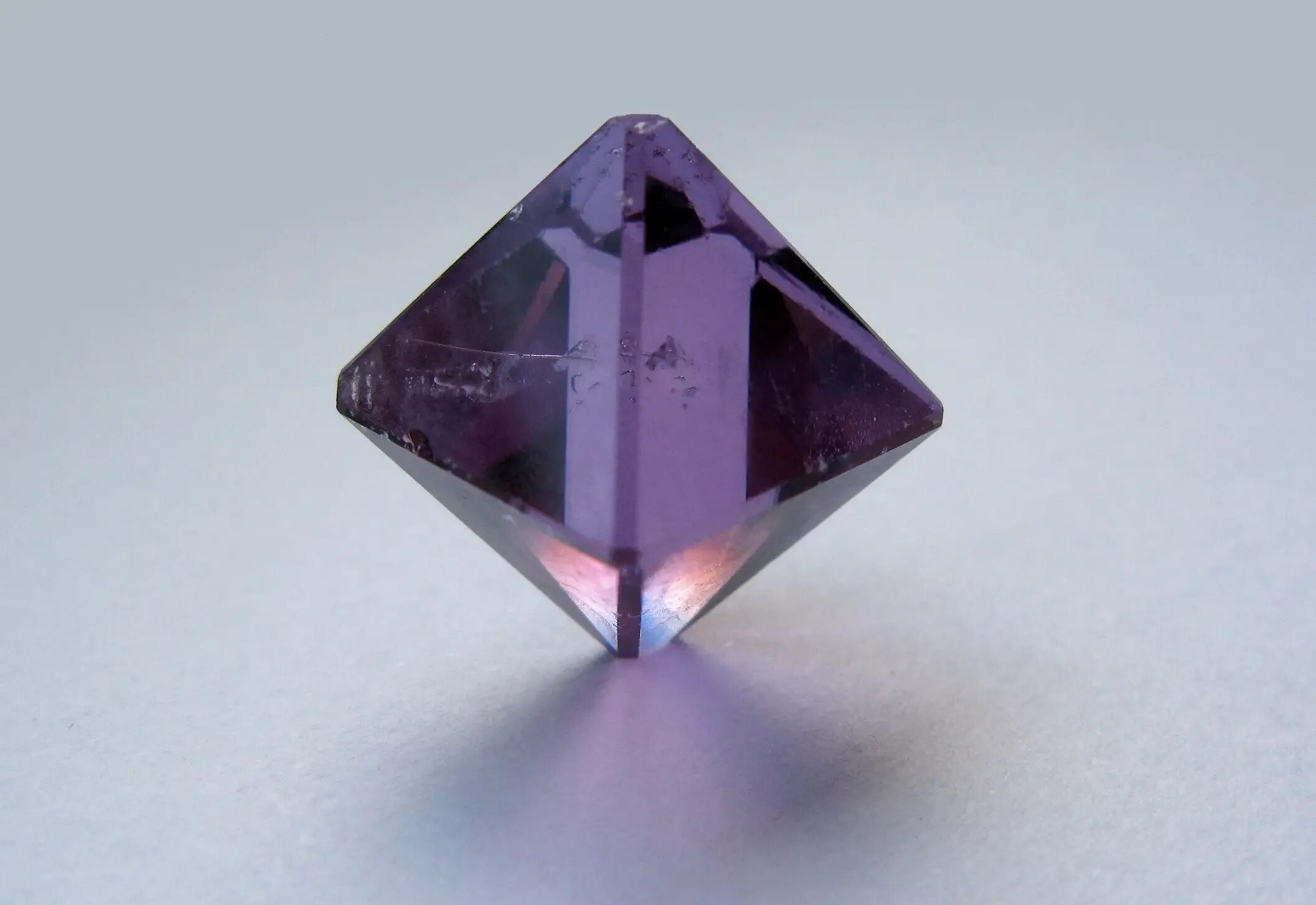 Геометричная абстракция. Бусины стеклянные. Абстракция геометрия. Блестки. Грани цвета.