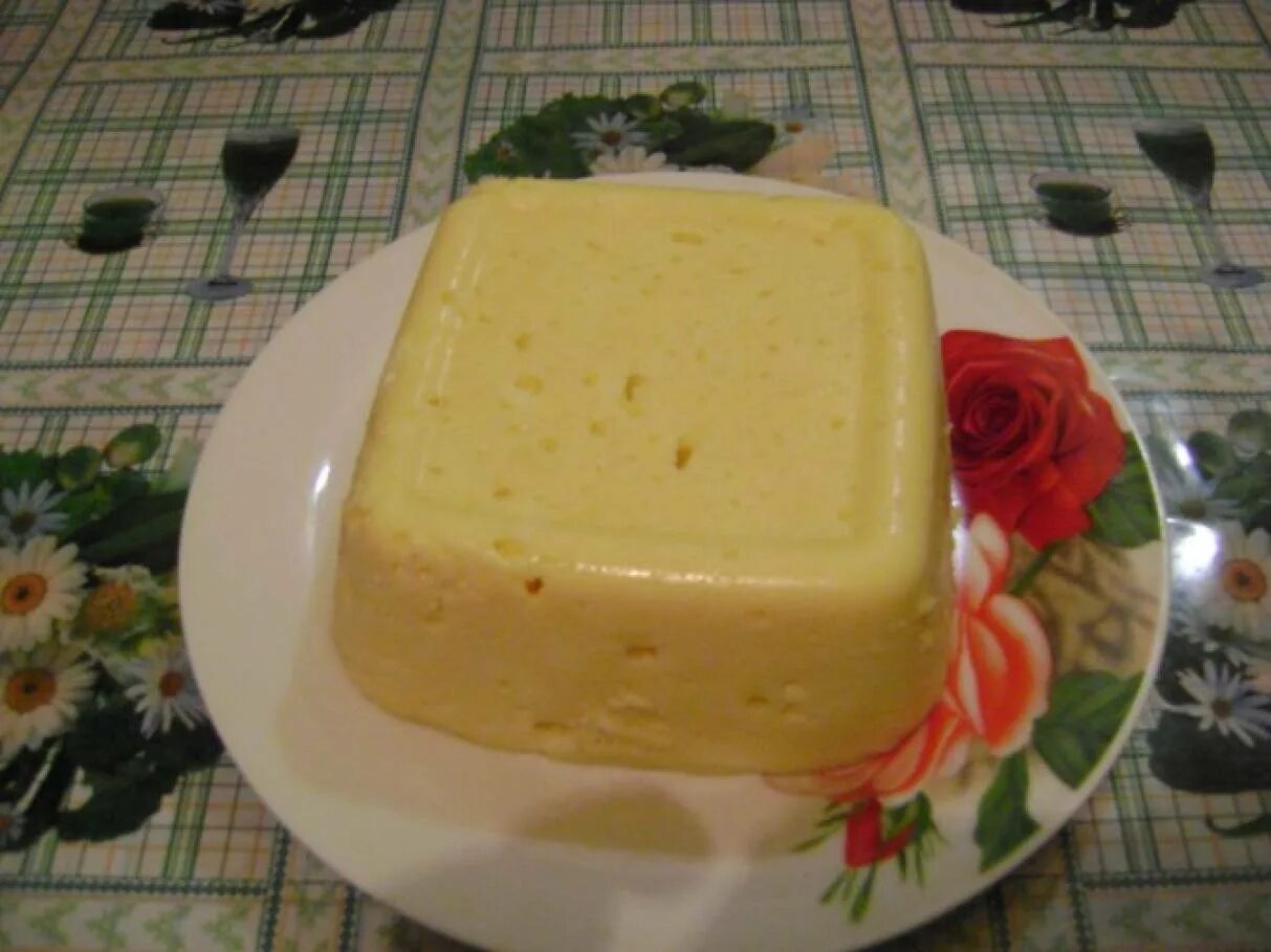 Сделать домашний сыр из творога рецепт. Сыр из творога. Домашний сыр из творога. Сыр из творога в домашних. Сыр из творога и масла.