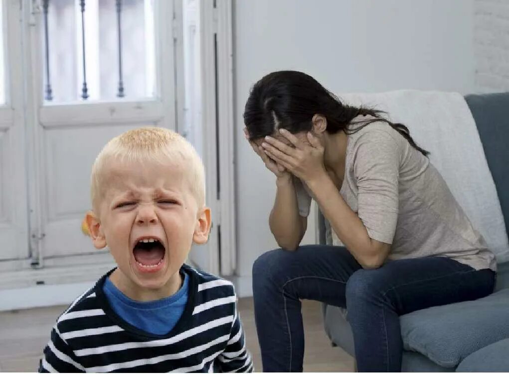 Мама постоянно кричит. Агрессивный ребенок. Агрессивный дошкольник. Родители и агрессивные дети. Ребенок Агрессор.