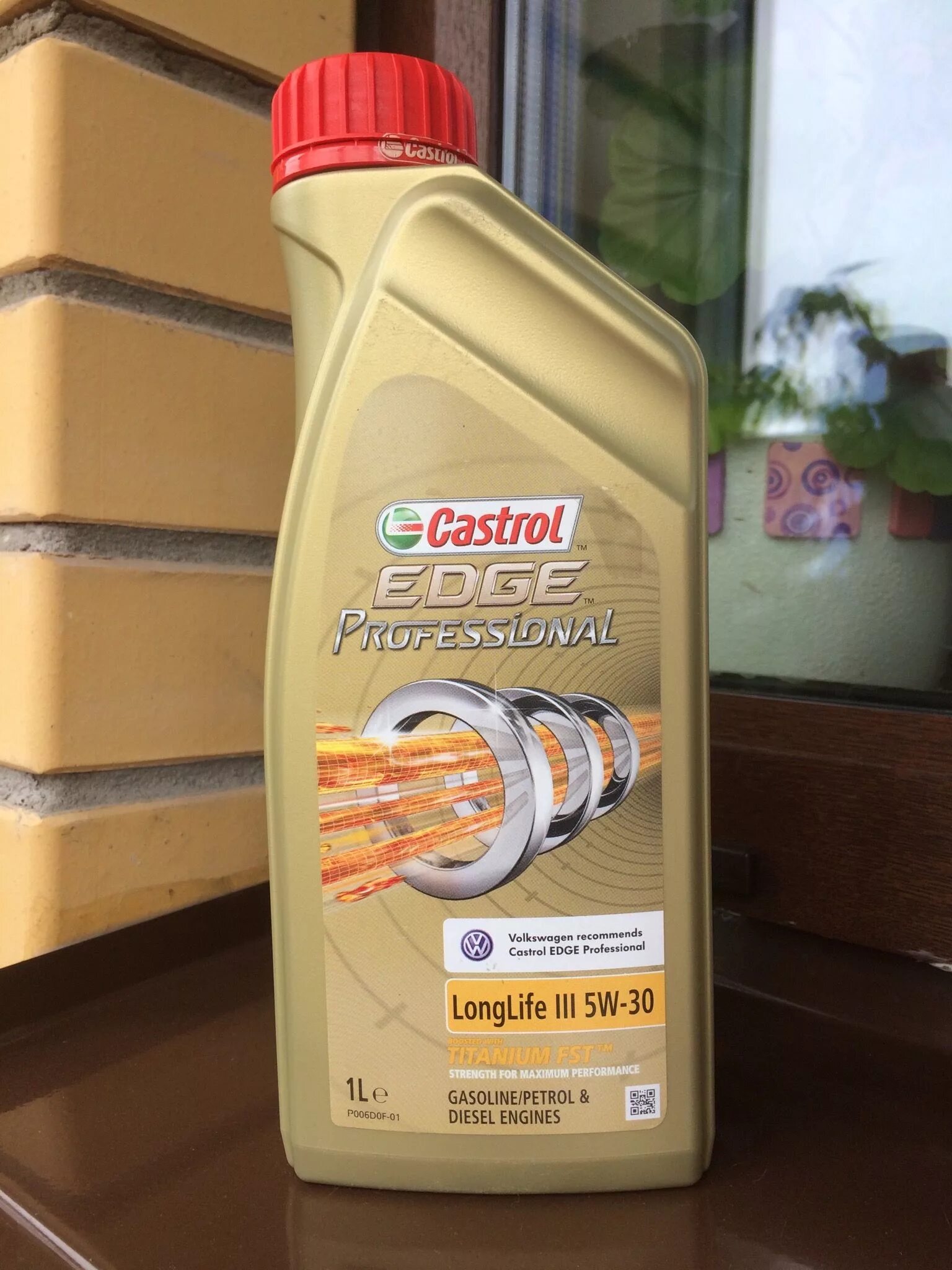 Масло castrol edge купить. Castrol Edge 5w-30 Longlife 3 Volkswagen. Castrol Edge Volkswagen. Моторное масло Castrol Edge professional Longlife 3 5w30 Volkswagen артикул. Castrol Edge professional 5w30 артикул.