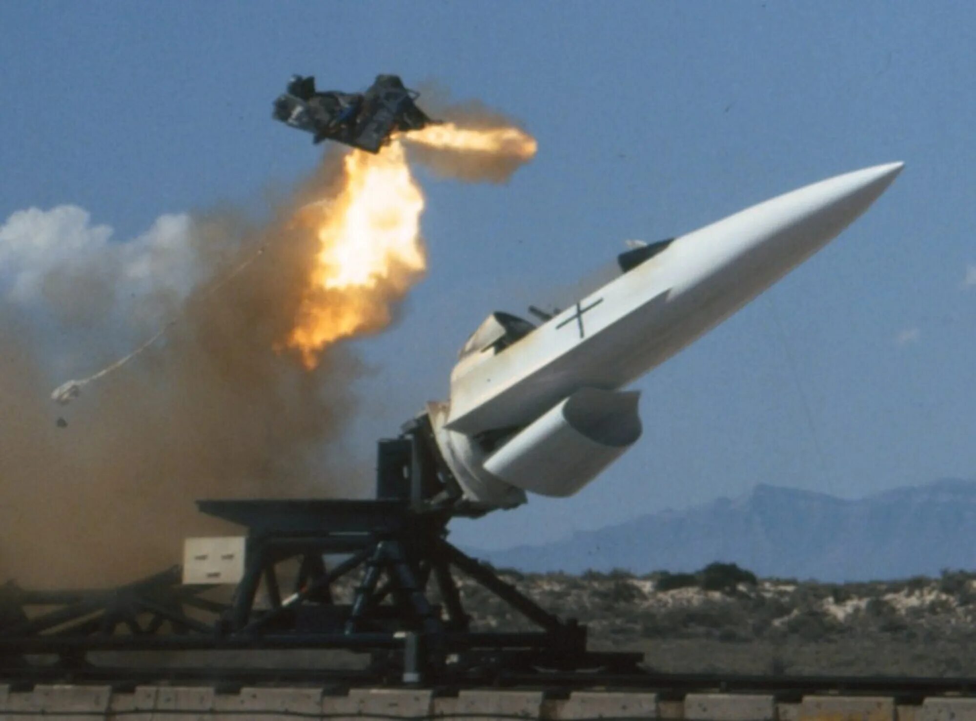 Гиперзвук США. Кинжал гиперзвуковой ракетный комплекс. Ракета Йемена гиперзвук. Гиперзвуковая ракета США.