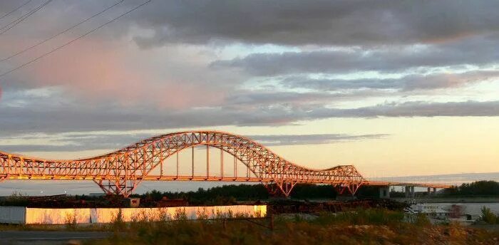 Мост через Иртыш в Ханты-Мансийске. Мост красный дракон в Ханты-Мансийске. Красный дракон мост через Иртыш. Автомобильный мост через Иртыш «красный дракон».