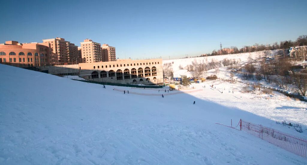 Горка сходня. Горка сходня. Обитатели сходни. Лыжня сходня. Горнолыжный склон факел в куркино.