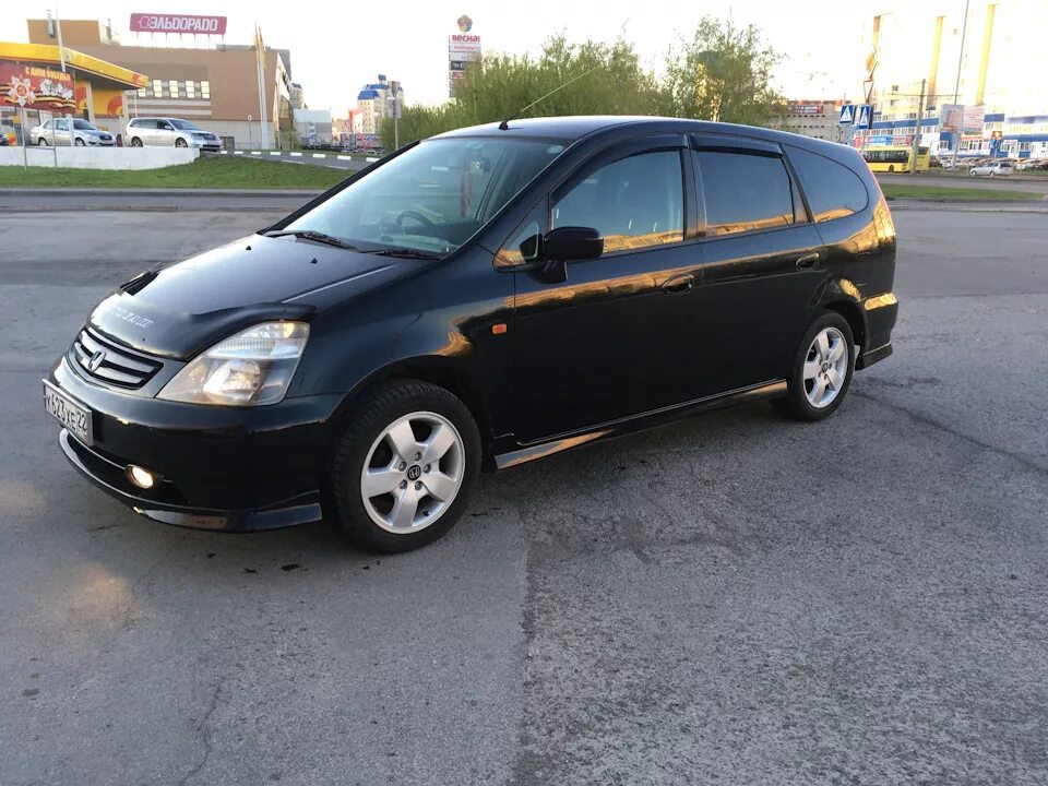 Honda Stream 2001 1.7. Honda Stream, 2001 год. Хонда Stream 2001 год. Хонда стрим 2001 черная.