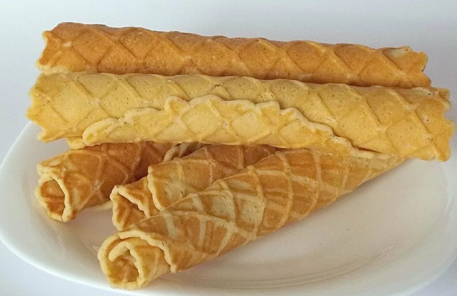 как сделать трубочки мягкими. вафельные трубочки в электровафельнице. сахарная трубочка. рецепт вафли в электровафельнице трубочки. вафельные трубочки.