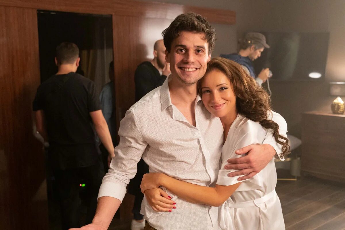 Бэкстейдж со свадебной фотосессии. Четыре свадьбы магнитогорск радмила. Четыре свадьбы пятница новый сезон. Драка невест. 4 свадьбы новый сезон 2022.